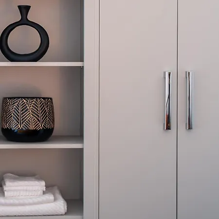 Luxury Ground Floor Modern Flat Close To With Free Parking * 리즈