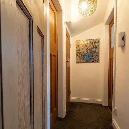 Luxury Ground Floor Modern Flat Close To With Free Parking 리즈