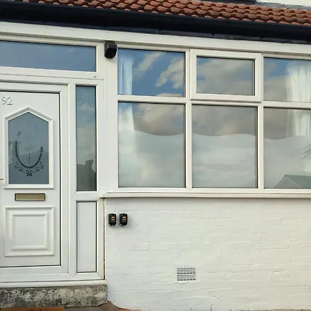 Διαμέρισμα Luxury Ground Floor Modern Flat Close To With Free Parking