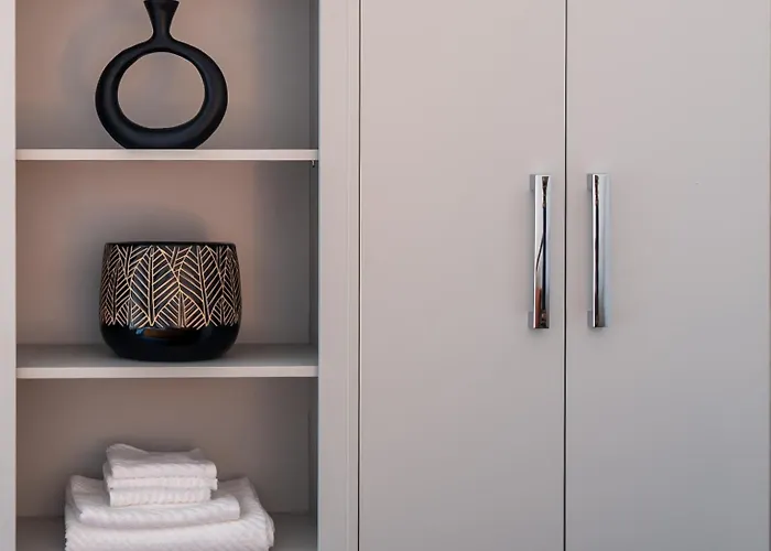 Luxury Ground Floor Modern Flat Close To With Free Parking * Leeds