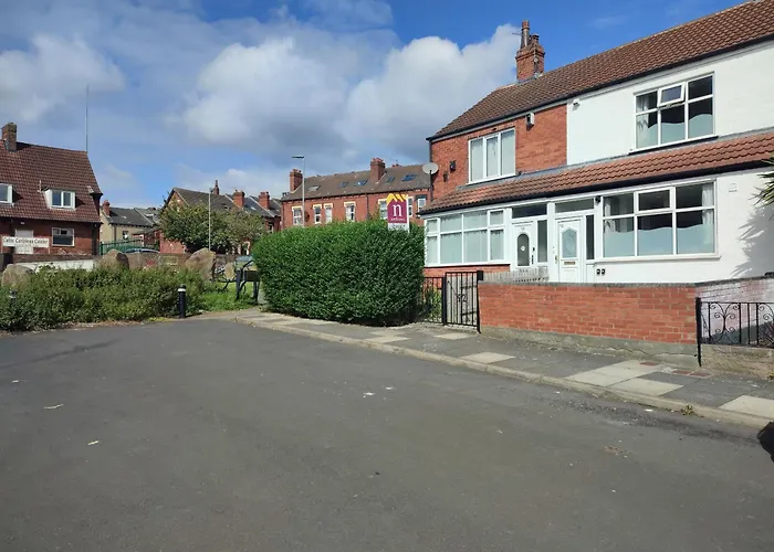 Luxury Ground Floor Modern Flat Close To With Free Parking * Leeds