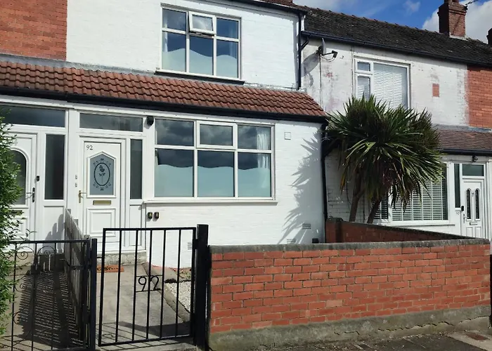 Luxury Ground Floor Modern Flat Close To With Free Parking * Leeds