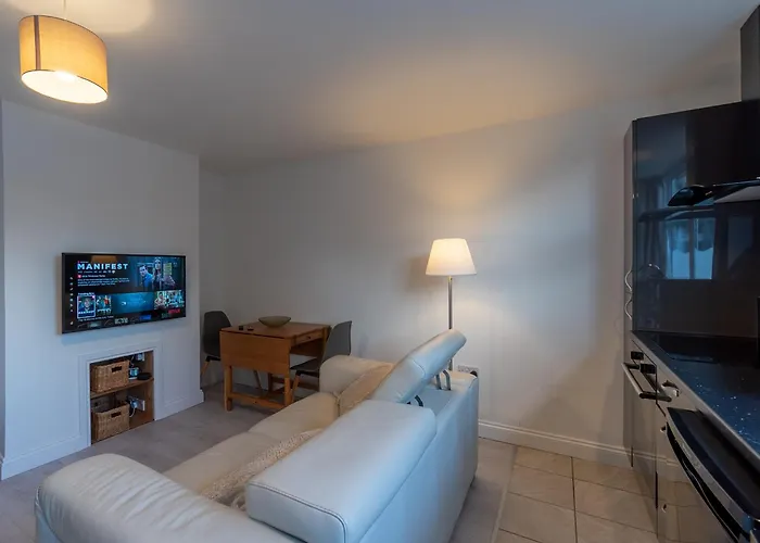 Luxury Ground Floor Modern Flat Close To With Free Parking 利兹