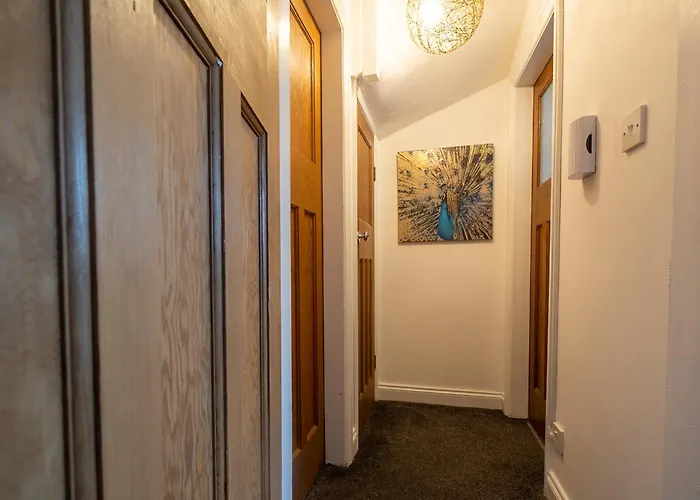 Luxury Ground Floor Modern Flat Close To With Free Parking Leeds