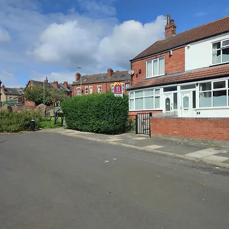 Luxury Ground Floor Modern Flat Close To With Free Parking * Leeds (West Yorkshire)