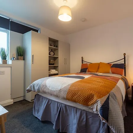 Luxury Ground Floor Modern Flat Close To With Free Parking Apartment *